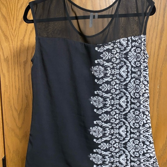 Studio Y Black and White Sleeveless Blouse with Sheer Mesh - SIZE S - Picture 2 of 5